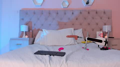 Snapshot of emysilver chatting on December 2024 06:04:02 PM Emy Silver online show from December 2024 06:04:02 PM