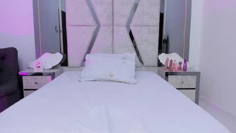 Snapshot of emysilver chatting on February 2025 02:48:02 PM Emy Silver online show from February 2025 02:48:02 PM