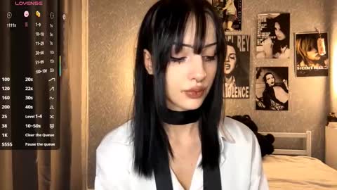 Amelia online show from November 2025 08:42:01 PM