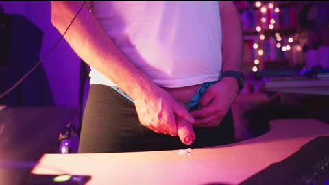 uk online show from December 2024 01:39:02 AM