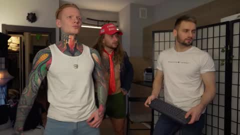 Johnny online show from November 2025 03:35:01 PM