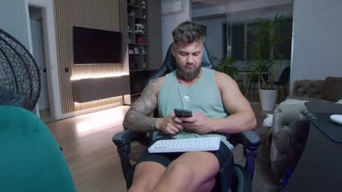 Erik online show from February 2025 08:10:01 PM