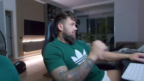 Erik online show from February 2025 04:45:02 PM