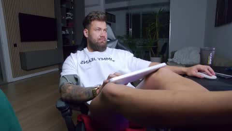 Erik online show from March 2025 08:11:02 PM