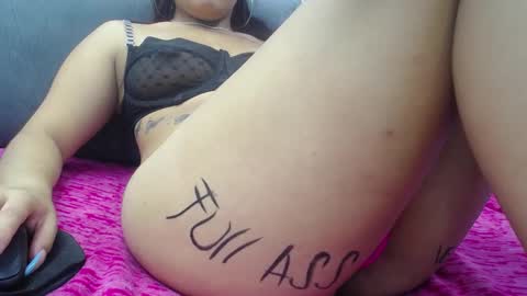 Snapshot of eny_dirty chatting on February 2025 03:30:02 PM Enny Dirty online show from February 2025 03:30:02 PM