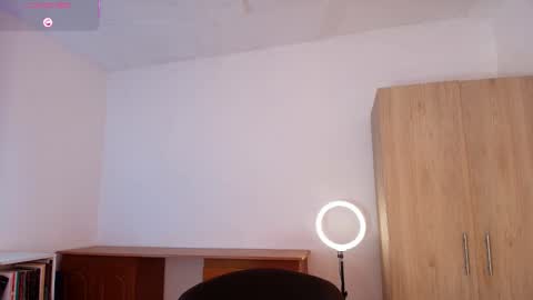 enzo_moretii online show from November 2025 02:17:01 PM