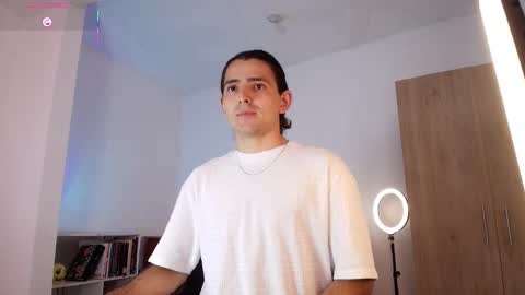 enzo_moretii online show from November 2025 03:00:02 PM