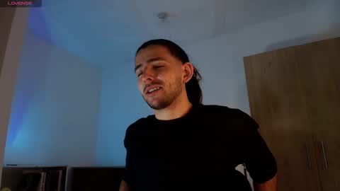 enzo_moretii online show from November 2025 04:38:01 AM