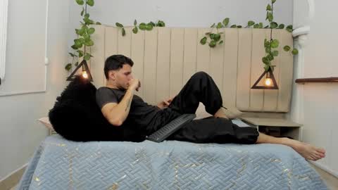 ENZO online show from December 2025 02:45:02 PM