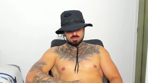 Enzo Aren online show from October 2025 02:08:02 AM