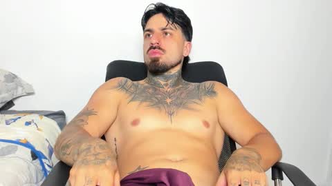 Enzo Aren online show from October 2025 12:22:01 AM