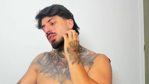 Enzo Aren online show from November 2025 12:08:02 AM