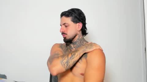 Enzo Aren online show from December 2025 11:00:01 PM