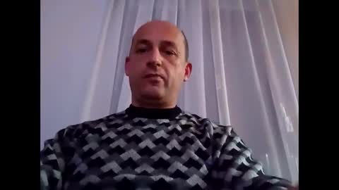 Snapshot of epu17 chatting on November 2025 06:18:02 PM epu17 online show from November 2025 06:18:02 PM