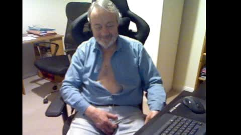 erasmus_d online show from December 2024 05:45:02 PM