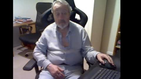 erasmus_d online show from February 2025 06:44:01 PM