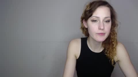 Snapshot of erdbeeren_mit_sahne chatting on January 2025 12:01:02 PM Erdbeeren mit Sahne online show from January 2025 12:01:02 PM