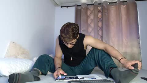 Snapshot of eren_lee chatting on May 2026 04:01:02 PM Eren Lee online show from May 2026 04:01:02 PM