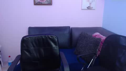 Snapshot of eric_and_alisson chatting on October 2025 03:33:01 PM Eric and Alisson online show from October 2025 03:33:01 PM