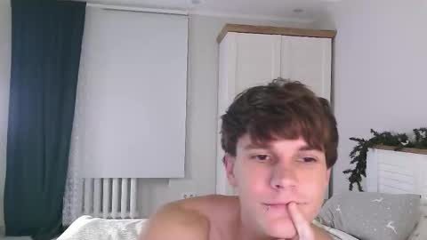 Eric Crush online show from December 2025 03:56:01 AM