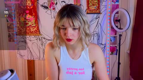 Snapshot of erica_winterr chatting on March 2025 04:17:02 AM Erica Winterr online show from March 2025 04:17:02 AM