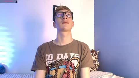 Snapshot of erik_golden_ chatting on May 2026 07:54:01 PM I am Erik online show from May 2026 07:54:01 PM