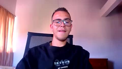 Snapshot of erik_rodriguez chatting on September 2025 08:30:02 PM Erik rodriguez online show from September 2025 08:30:02 PM