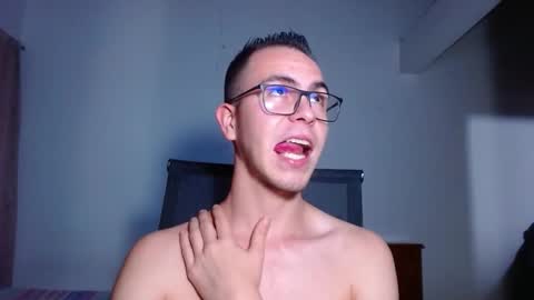 Snapshot of erik_rodriguez chatting on October 2025 11:13:02 PM Erik rodriguez online show from October 2025 11:13:02 PM