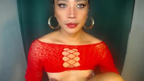 Snapshot of erika_madrigal chatting on November 2025 11:18:02 PM erika_madrigal online show from November 2025 11:18:02 PM