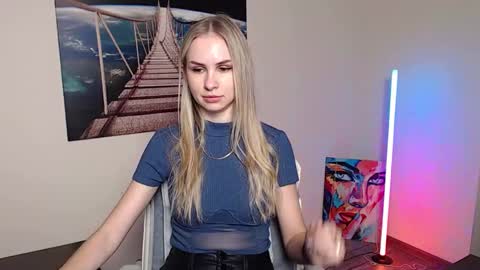 Erika online show from November 2025 01:55:01 PM