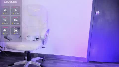 Eri  online show from September 2025 11:06:02 PM