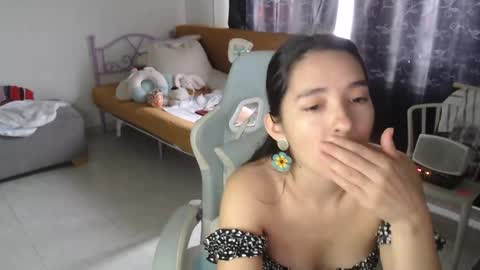 Snapshot of erina_1 chatting on June 2026 06:22:02 PM erina_1 online show from June 2026 06:22:02 PM
