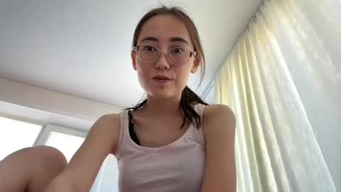 Snapshot of erinnthurmond chatting on July 2026 12:11:01 PM Luna online show from July 2026 12:11:01 PM