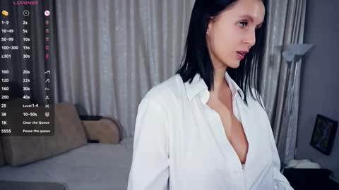 Snapshot of erlinefairall chatting on November 2025 07:19:01 PM Erline and Monica online show from November 2025 07:19:01 PM