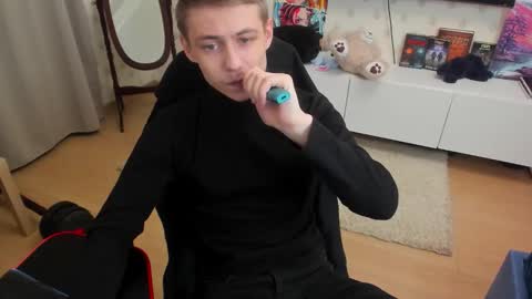 Max online show from November 2025 01:40:01 AM