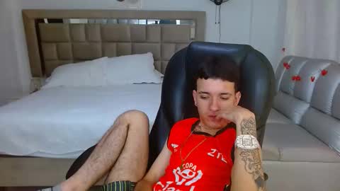 eroboyxox online show from February 2026 08:54:01 PM