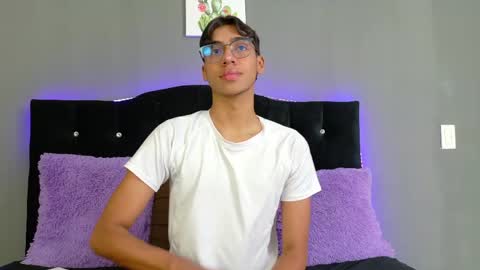 Eros Lux1 online show from May 2026 03:19:02 PM