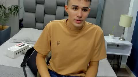 Eros Mancini online show from November 2025 03:28:01 AM