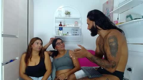 Snapshot of erotic_spa chatting on May 2026 08:57:02 PM EROTIC SPA online show from May 2026 08:57:02 PM