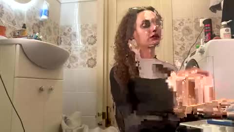 Snapshot of eroticartsss chatting on January 2026 09:33:01 AM Rachel Rach online show from January 2026 09:33:01 AM