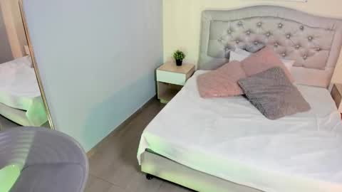 Escarlet online show from October 2025 12:53:02 PM