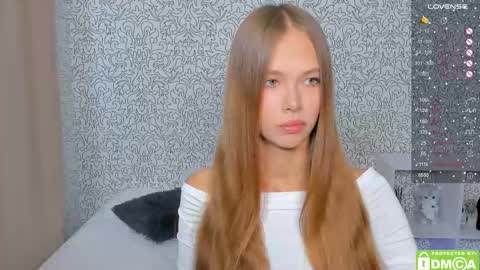 Snapshot of eshcka chatting on September 2025 04:45:02 AM Megan and Brad online show from September 2025 04:45:02 AM