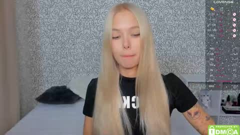 Snapshot of eshcka chatting on October 2025 03:08:02 PM Megan and Brad online show from October 2025 03:08:02 PM