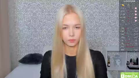 Snapshot of eshcka chatting on October 2025 05:15:01 AM Megan and Brad online show from October 2025 05:15:01 AM