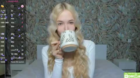 Snapshot of eshcka chatting on May 2026 05:12:01 AM Megan and Brad online show from May 2026 05:12:01 AM