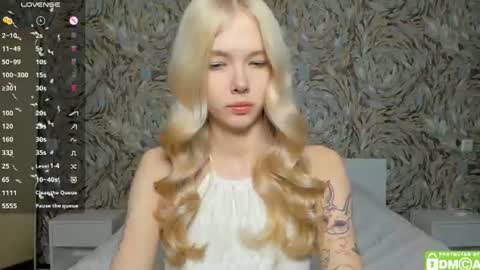 Snapshot of eshcka chatting on June 2026 05:28:02 AM Megan and Brad online show from June 2026 05:28:02 AM