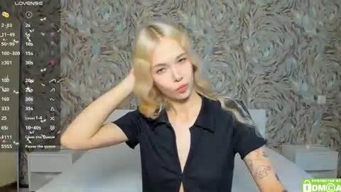 Snapshot of eshcka chatting on June 2026 06:05:01 AM Megan and Brad online show from June 2026 06:05:01 AM