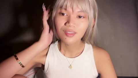 Snapshot of esilchan chatting on April 2026 03:42:02 AM Chelliane online show from April 2026 03:42:02 AM