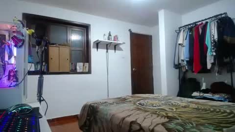 Esteban online show from December 2024 01:49:01 AM