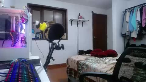 Esteban online show from December 2024 01:49:02 PM